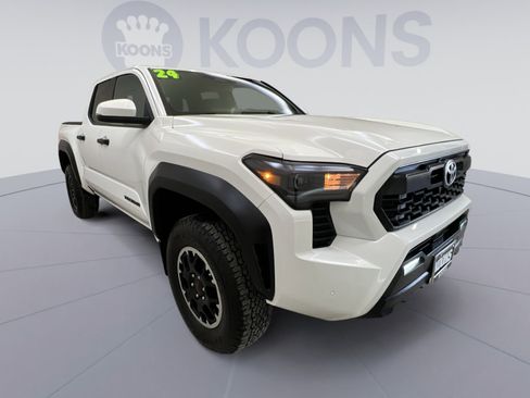 Used 2024 Toyota Tacoma TRD Off-Road w/ TRD Off Road Upgrade Package image 8