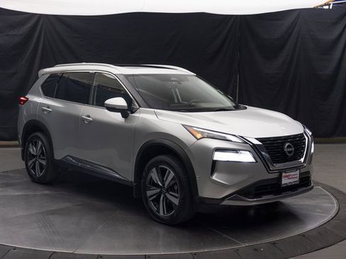 Used 2023 Nissan Rogue SL w/ SL Premium Package image 2