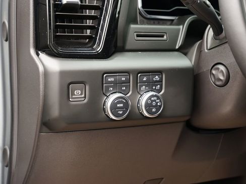 Used 2024 GMC Sierra 1500 AT4 image 17