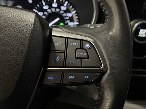 Used 2020 Toyota Highlander XLE image 31