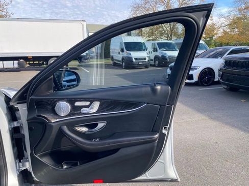 Used 2019 Mercedes-Benz E 300 4MATIC image 30