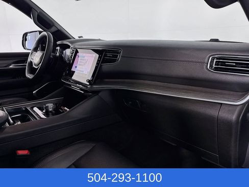 Used 2024 Jeep Wagoneer L Series II RWD image 33