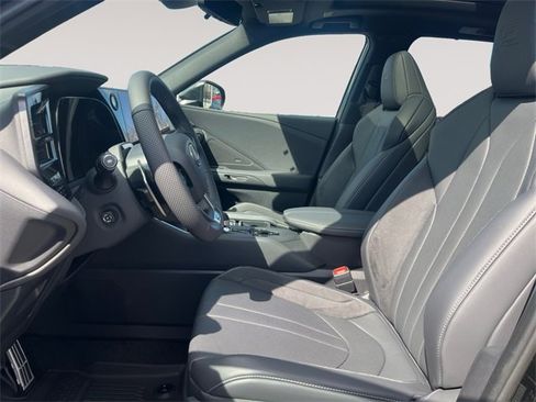 Used 2026 Lexus TX 500h AWD w/ Technology Package image 9