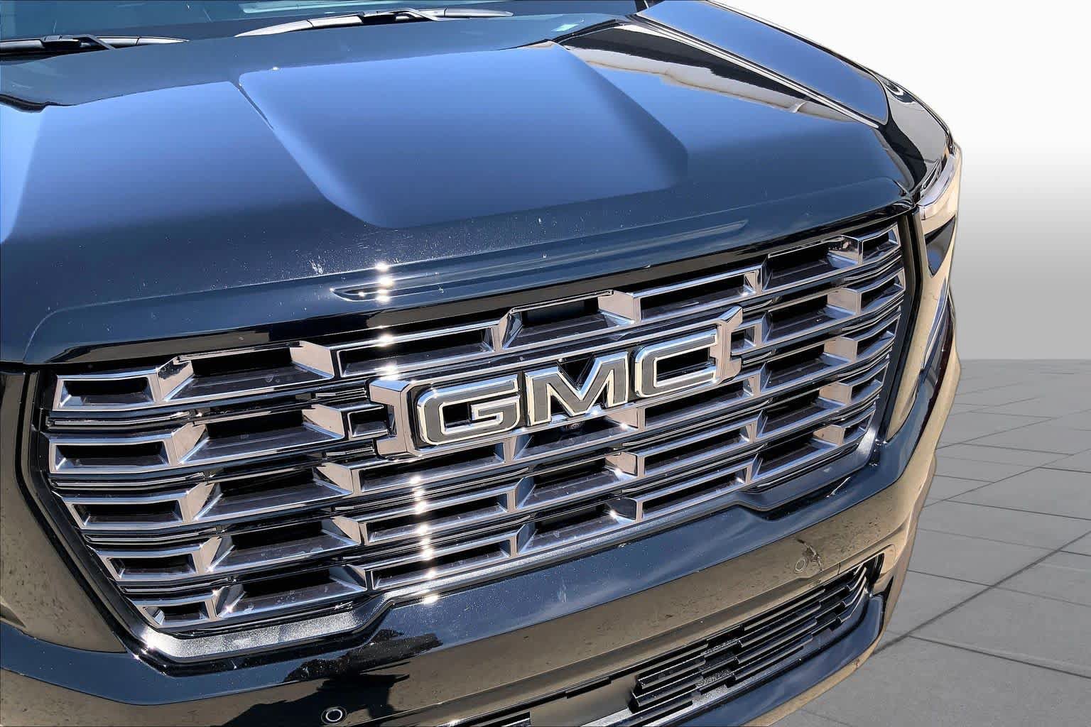 Certified 2026 GMC Acadia Denali Ultimate w/ LPO, Floor Liner Package FWD image 30