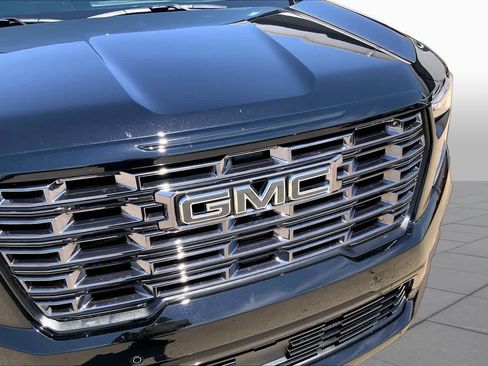 Used 2026 GMC Acadia Denali Ultimate w/ LPO, Floor Liner Package FWD image 30