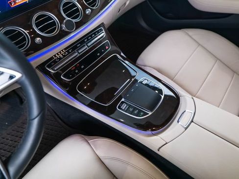 Certified 2022 Mercedes-Benz E 350 4MATIC Sedan image 22
