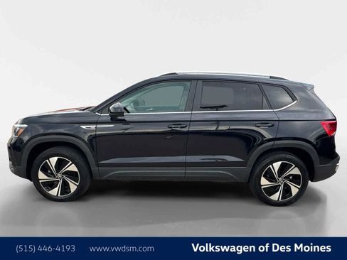 Certified 2024 Volkswagen Taos SE image 3