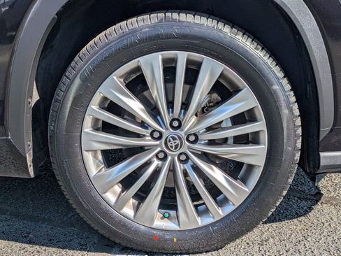 Used 2020 Toyota Highlander Platinum image 11