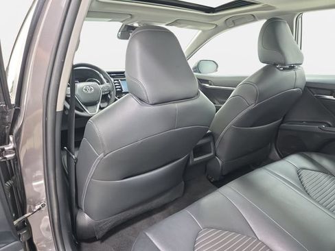 Used 2019 Toyota Camry SE FWD image 12