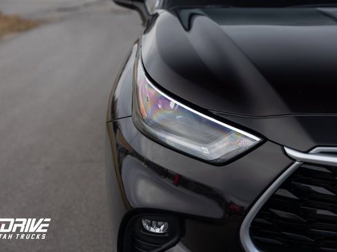 Used 2021 Toyota Highlander XLE image 7