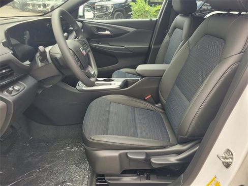 New 2025 Buick Envista Preferred image 3