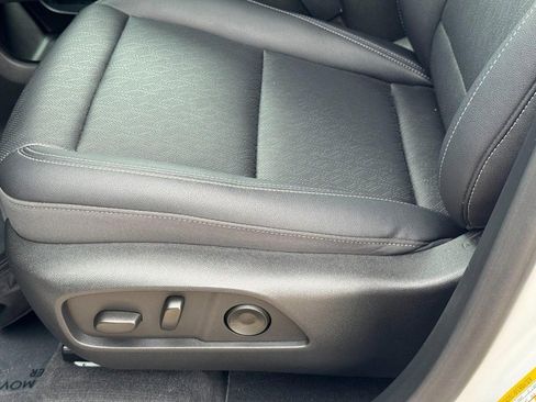 Used 2025 Chevrolet Equinox LT w/ Convenience Package II image 24