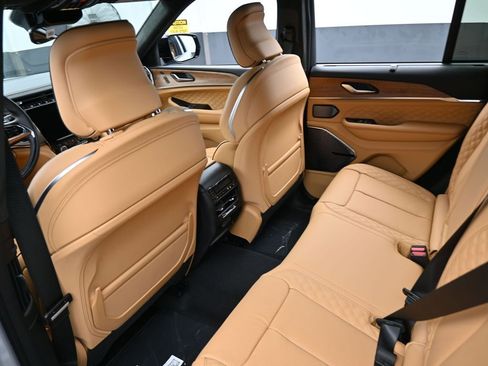 New 2025 Jeep Grand Cherokee Summit image 29