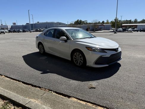 Used 2023 Toyota Camry LE image 9
