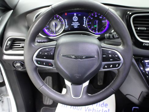 Used 2025 Chrysler Voyager LX FWD image 18