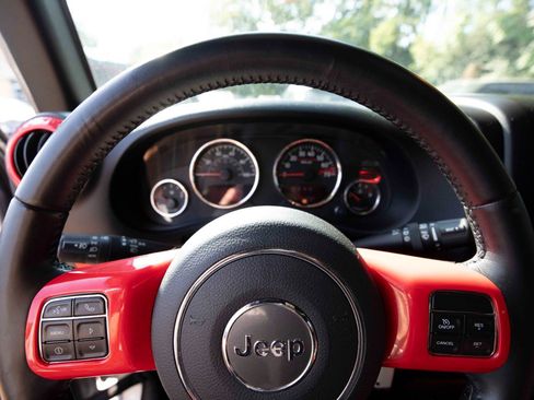 Used 2018 Jeep Wrangler Unlimited Rubicon AWD/4WD image 23