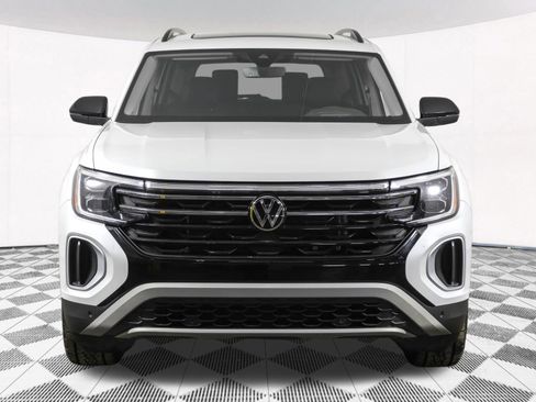 Used 2024 Volkswagen Atlas Peak Edition SEL image 14