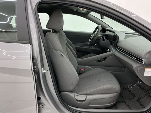 Used 2024 Hyundai Elantra Blue FWD image 17