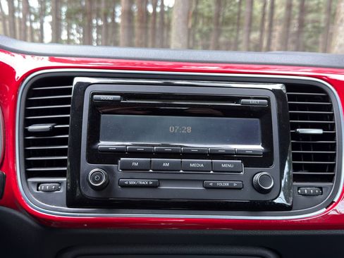 Used 2015 Volkswagen Beetle 1.8T image 3