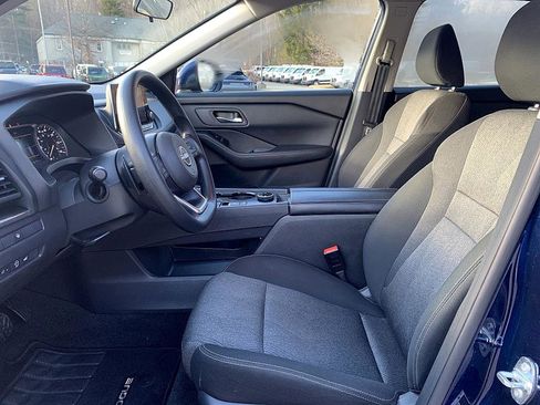 Used 2024 Nissan Rogue SV image 11