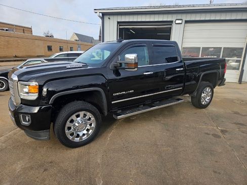 Used 2019 GMC Sierra 2500 Denali w/ Duramax Plus Package image 3