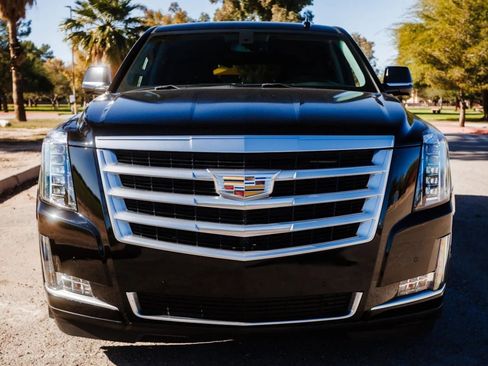 Used 2017 Cadillac Escalade ESV 2WD image 2