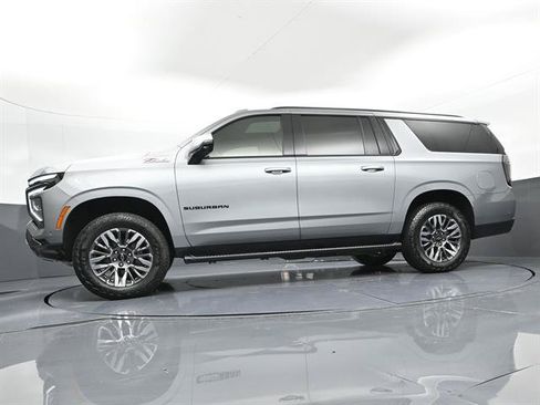 Used 2025 Chevrolet Suburban Z71 w/ Z71 Off-Road Package AWD/4WD image 34