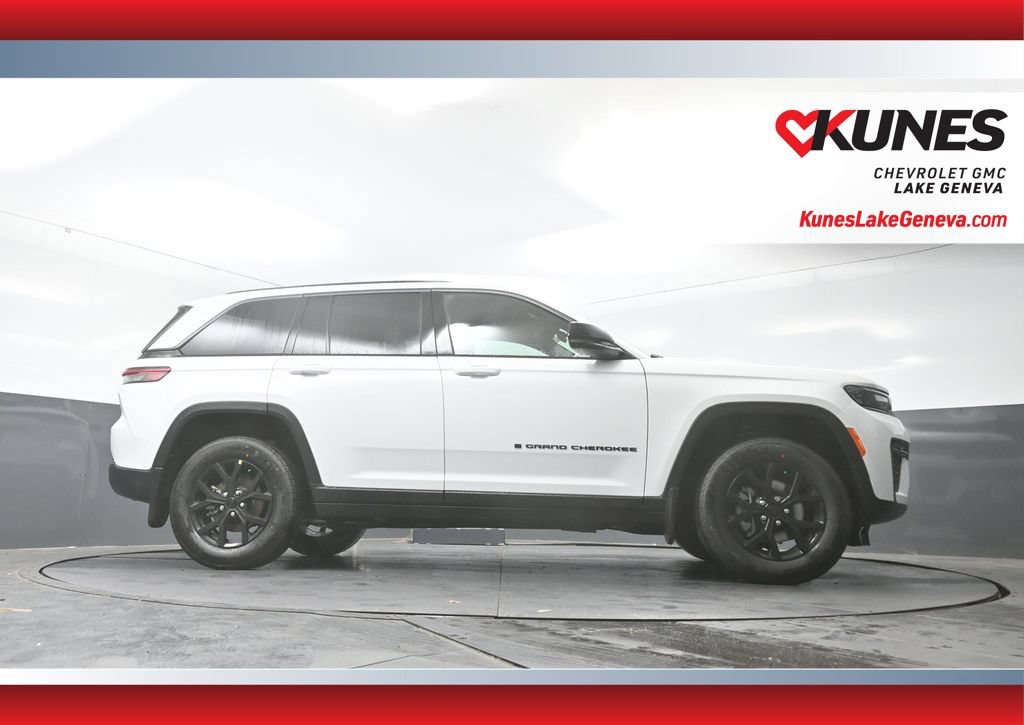 Used 2026 Jeep Grand Cherokee Altitude AWD/4WD image 43