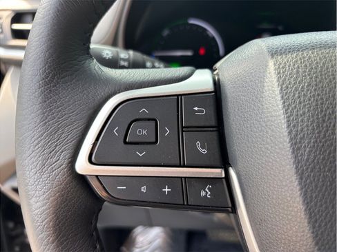 Used 2023 Toyota Sienna XLE FWD image 25