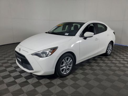 Used 2017 Toyota Yaris iA image 8