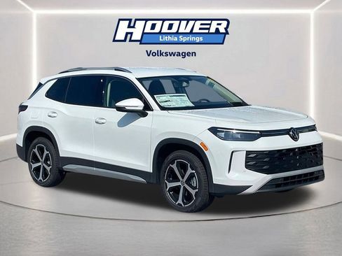 New 2025 Volkswagen Tiguan SE image 1