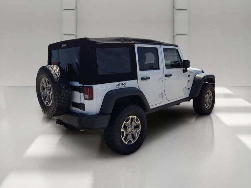 Used 2015 Jeep Wrangler Unlimited Rubicon w/ Connectivity Group AWD/4WD image 5