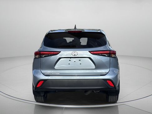 Used 2023 Toyota Highlander LE image 4