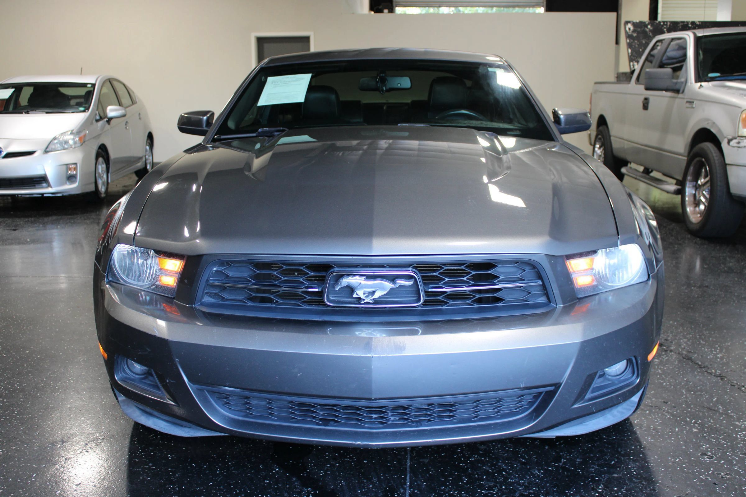 Used 2010 Ford Mustang Coupe RWD image 7
