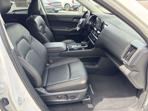 Used 2023 Nissan Pathfinder SL w/ SL Premium Package AWD/4WD image 34