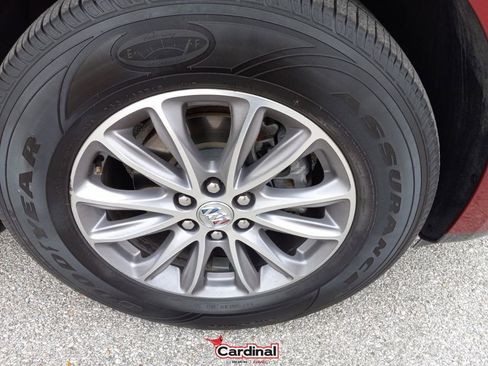 Used 2024 Buick Enclave Premium image 2