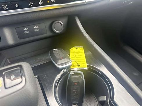 Used 2025 Nissan Rogue SV FWD image 11