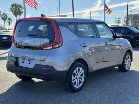 Certified 2022 Kia Soul LX image 5