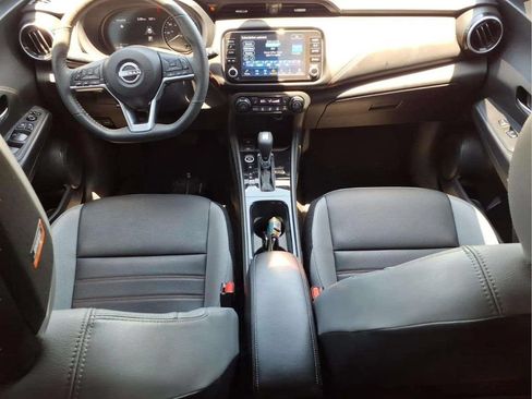 Used 2023 Nissan Kicks SR w/ SR Premium Package FWD image 11