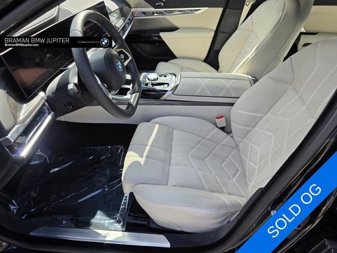 Used 2023 BMW i7 xDrive60 w/ Parking Assistance Package AWD/4WD image 8