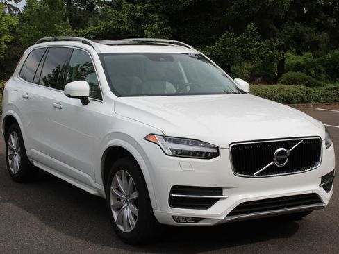 Used 2016 Volvo XC90 T6 Momentum AWD/4WD image 7
