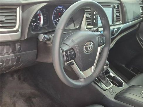 Used 2016 Toyota Highlander XLE FWD image 10