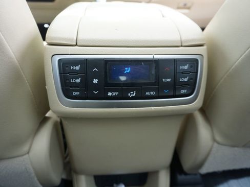 Used 2019 Toyota Highlander Limited Platinum image 14