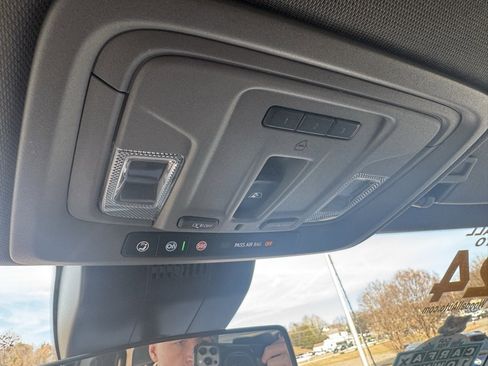 Used 2024 Chevrolet Silverado 2500 LT w/ Convenience Package image 21