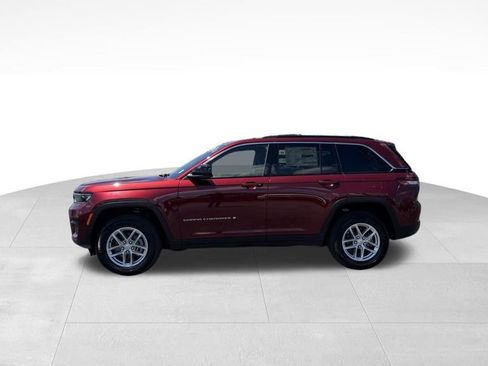 Used 2025 Jeep Grand Cherokee Laredo X w/ Luxury Tech Group I AWD/4WD image 2