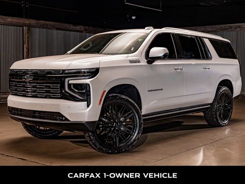 Used 2025 Chevrolet Suburban High Country image 5