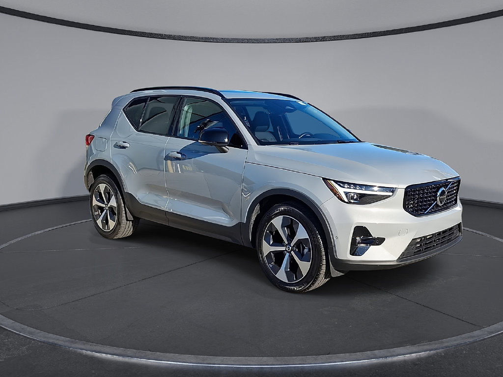 Certified 2026 Volvo XC40 B5 Plus AWD/4WD image 5