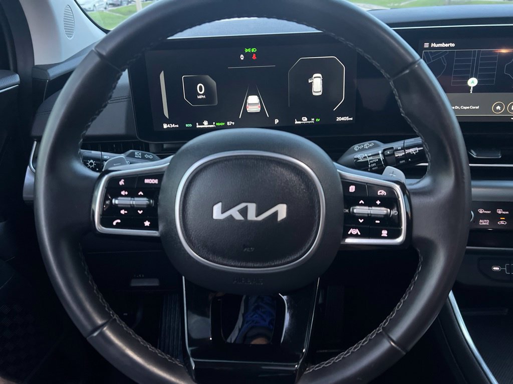 Used 2025 Kia Carnival SX w/ SX Dark Edition Package FWD image 32