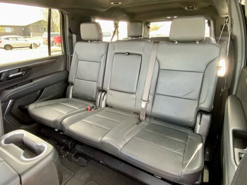 Used 2025 Chevrolet Suburban Z71 AWD/4WD image 25