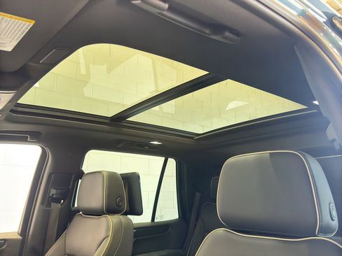 Used 2025 GMC Yukon Elevation w/ Elevation Premium Package AWD/4WD image 39